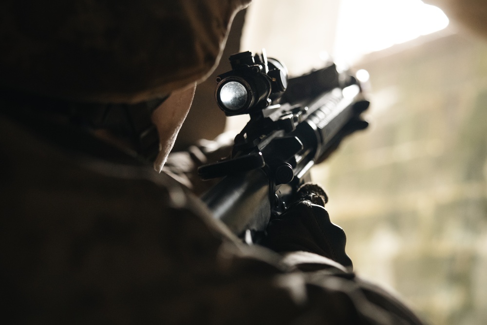 TBS Students conduct MOUT platoon attacks