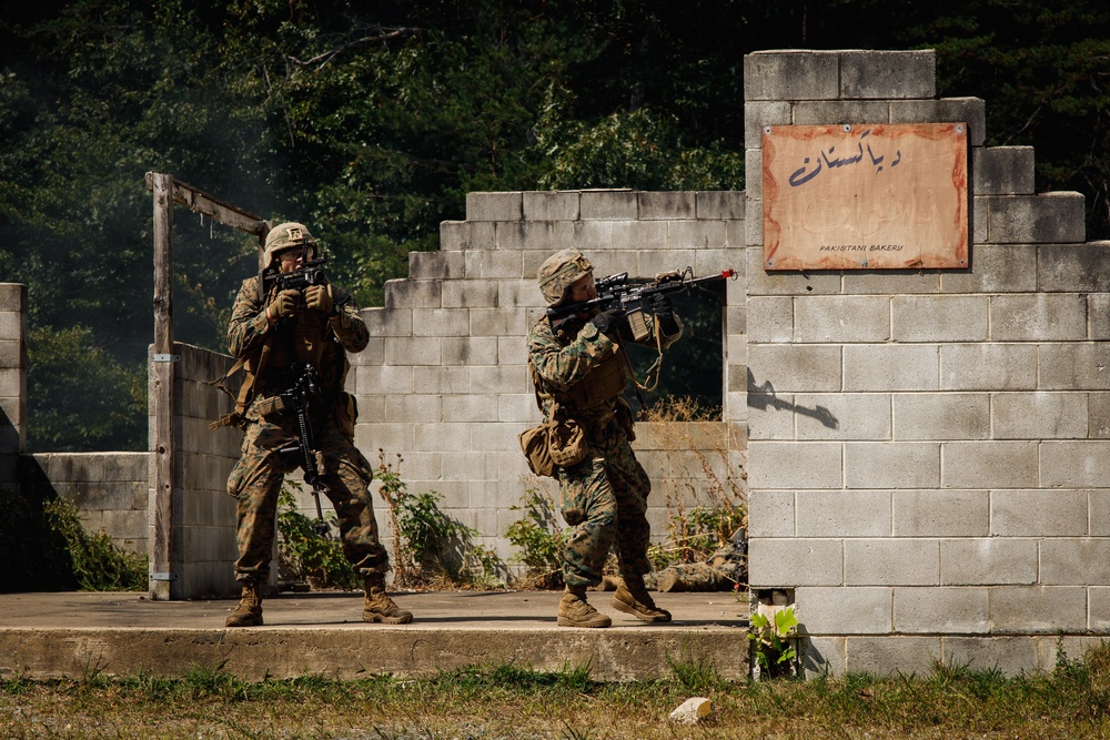 TBS Students conduct MOUT platoon attacks