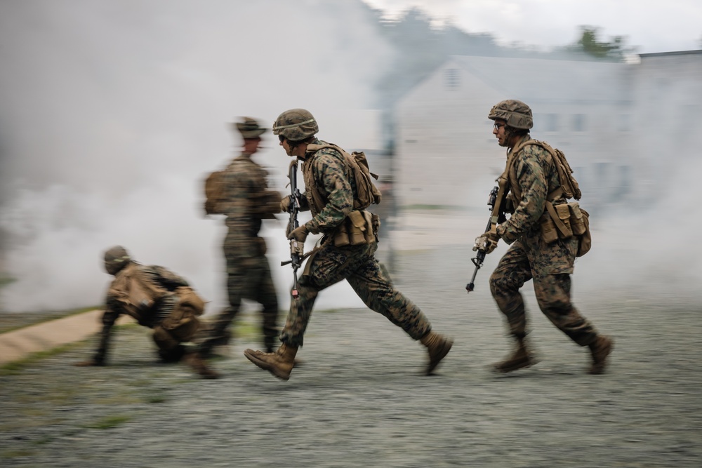 TBS Students conduct MOUT platoon attacks