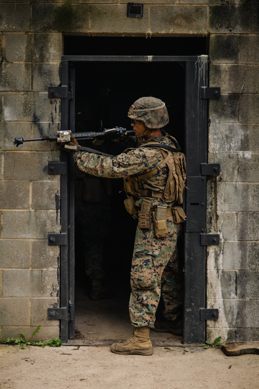 TBS Students conduct MOUT platoon attacks