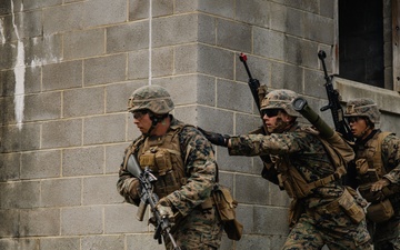 TBS Students conduct MOUT platoon attacks