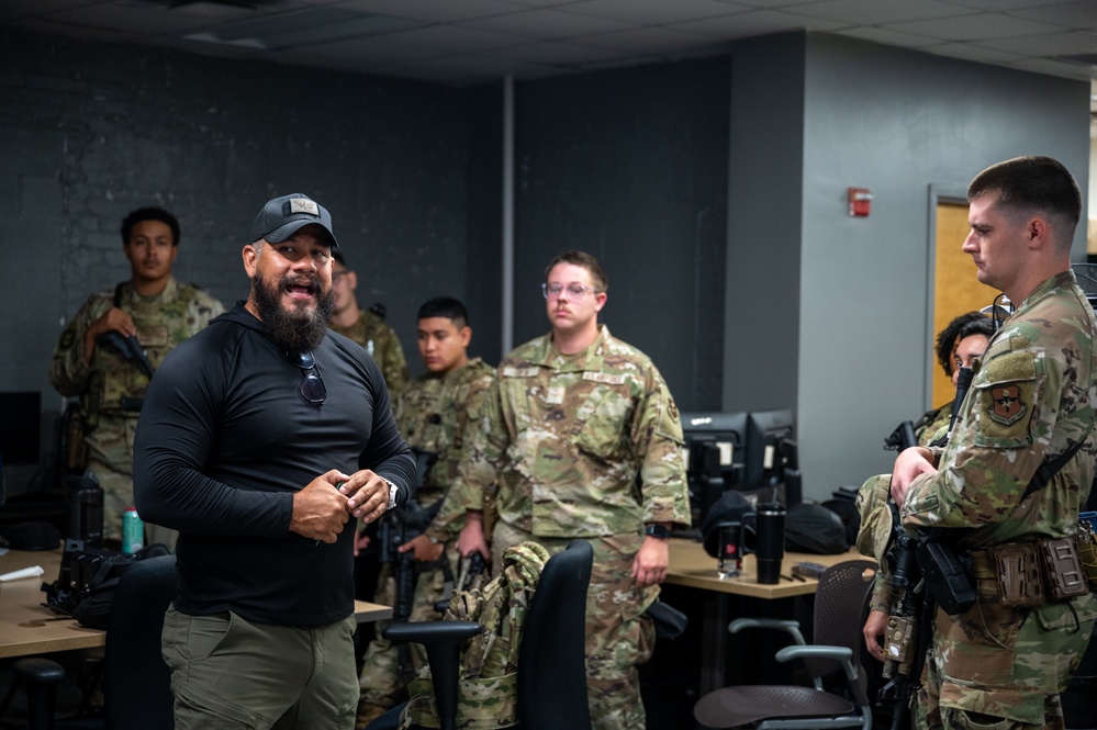 Shoot, Move, Communicate training