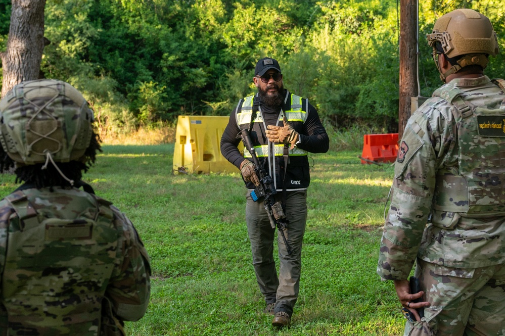 Shoot, Move, Communicate training