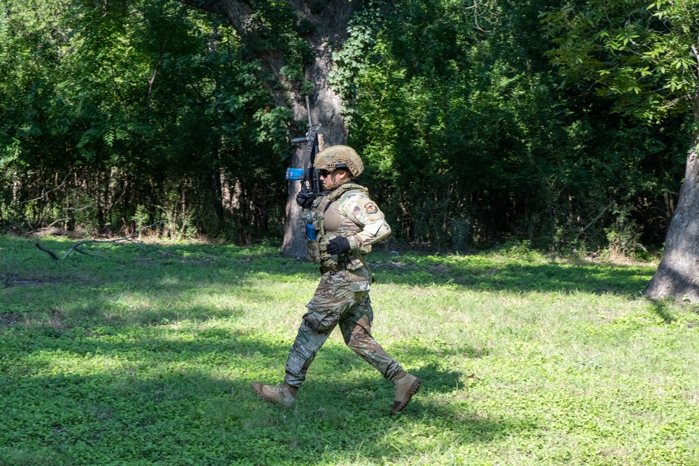 Shoot, Move, Communicate training