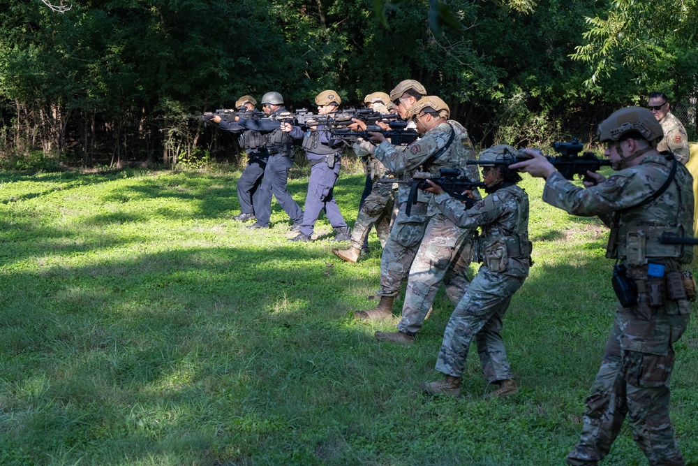 Shoot, Move, Communicate training