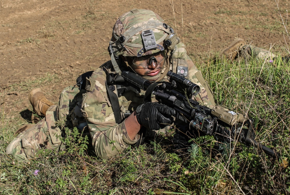 2CR Soldiers Pull Security at Saber Junction 25