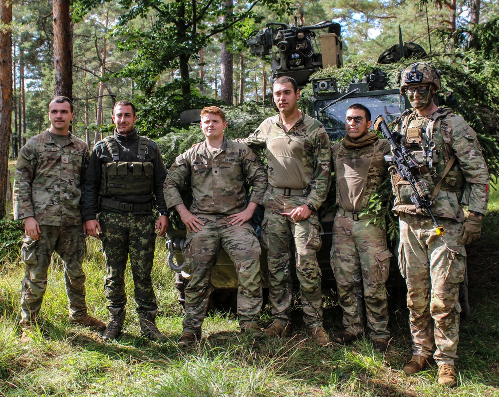 2CR Soldiers Pose with their Bulgarian Soldier Counterpart