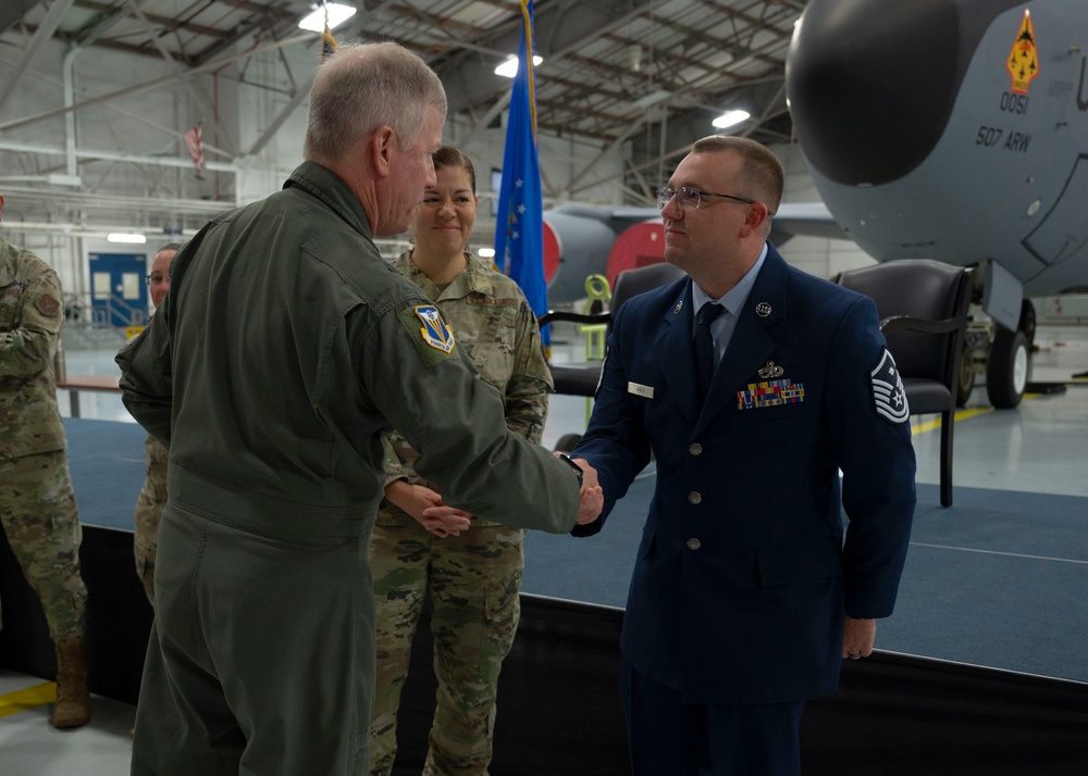 Oakies awarded for outstanding performance by the 4th AF commander and command chief
