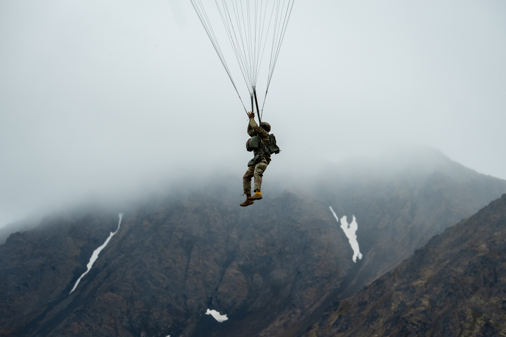 Joint partners conduct airborne ops at JBER