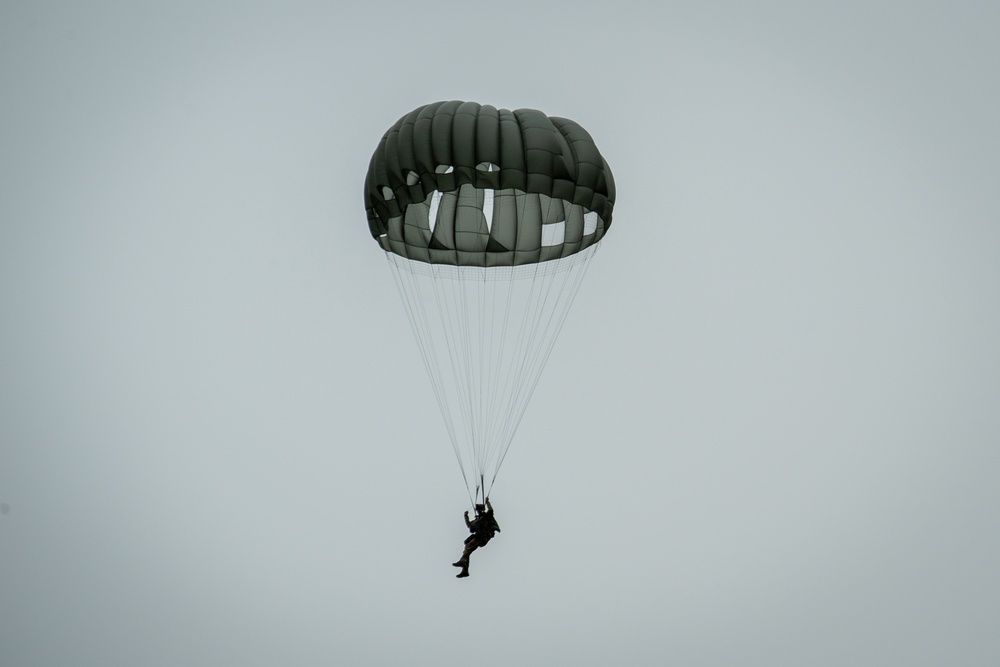 Joint partners conduct airborne ops at JBER