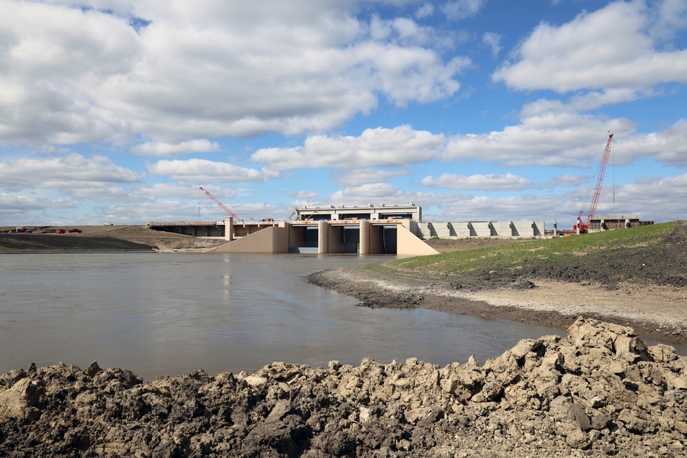 Several agencies use muscles to relocate mussels, fish in Red River of the North