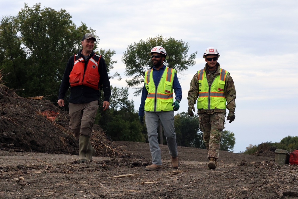 Several agencies use muscles to relocate mussels, fish in Red River of the North