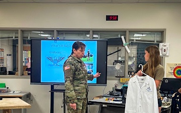 Army biochemist inspires students, promotes military opportunities