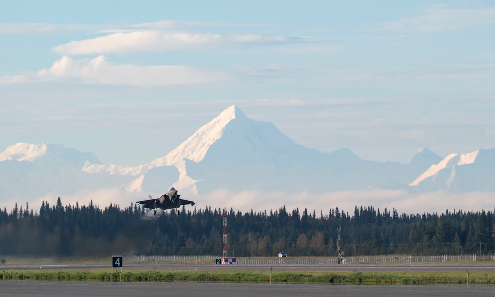 Alaskan Command successfully conducts combined joint maritime operations with the Canadian Armed Forces in the Bering Sea