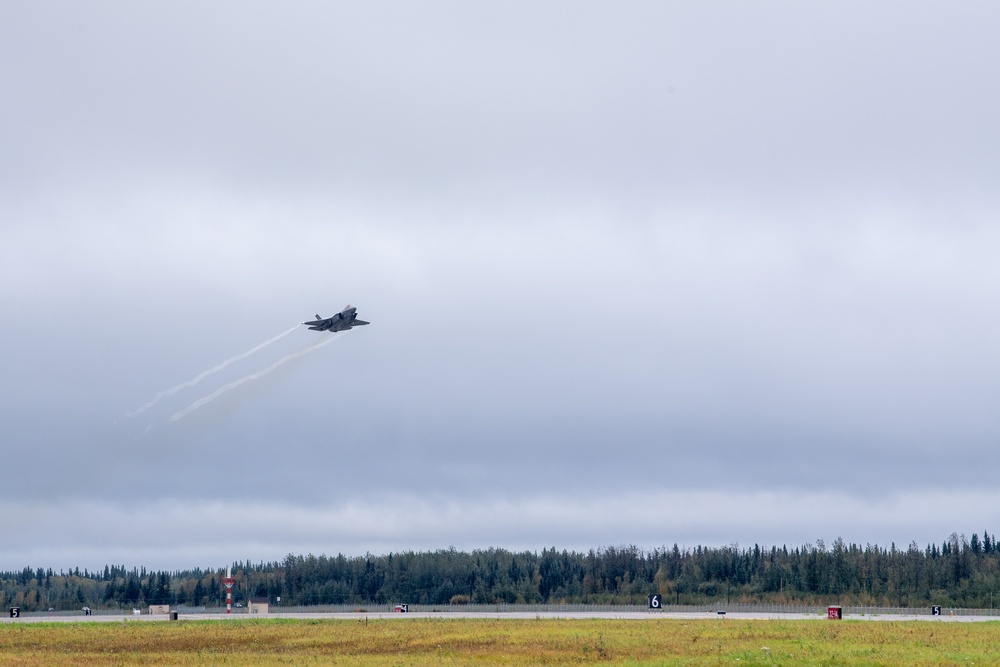 Alaskan Command successfully conducts combined joint maritime operations with the Canadian Armed Forces in the Bering Sea