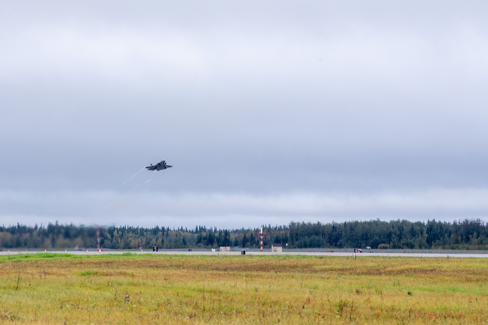 Alaskan Command successfully conducts combined joint maritime operations with the Canadian Armed Forces in the Bering Sea