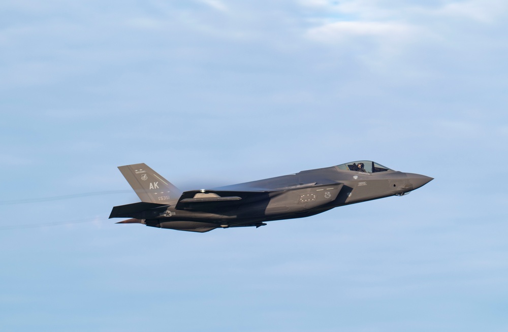 Alaskan Command successfully conducts combined joint maritime operations with the Canadian Armed Forces in the Bering Sea