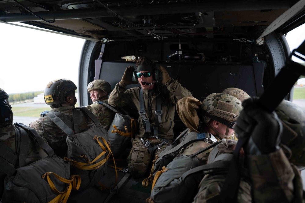 Joint partners conduct airborne ops at JBER