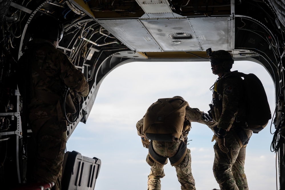 U.S. and Panamanian forces conduct free fall, air assault in Panama