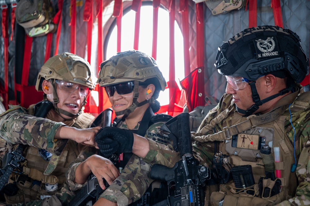 U.S. and Panamanian forces conduct free fall, air assault in Panama