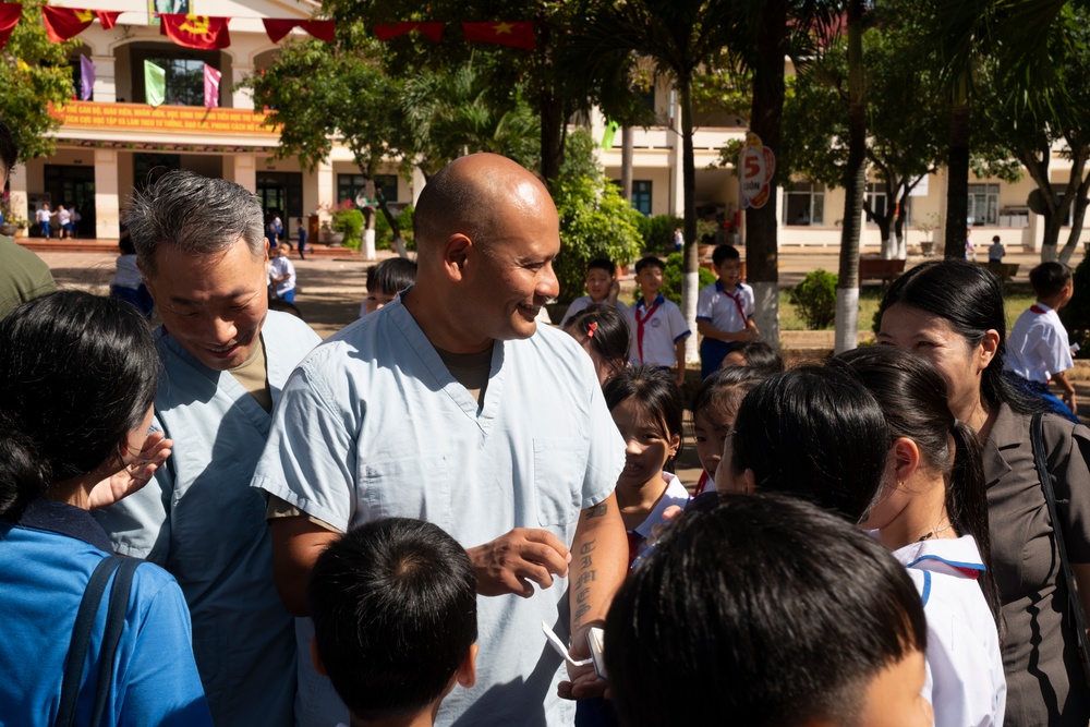 Pacific Friendship 2025: Vietnamese, US Army Dentists all smiles at Dentistry Exchange