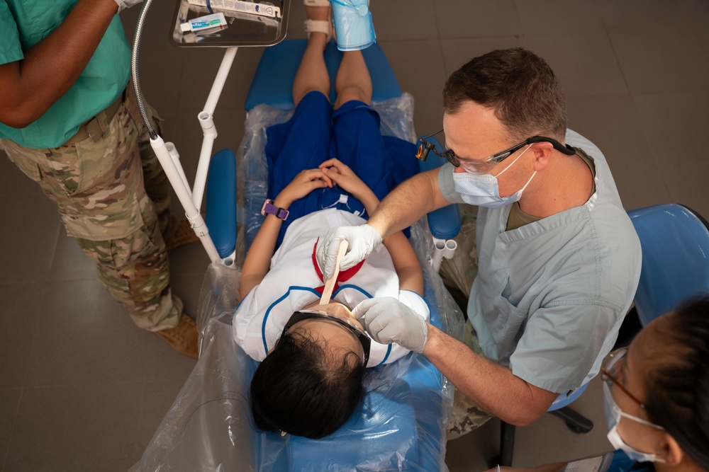 Pacific Friendship 2025: Vietnamese, US Army Dentists all smiles at Dentistry Exchange