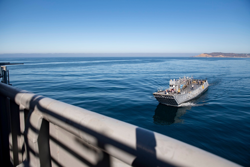 Boxer conducts LCU Operations