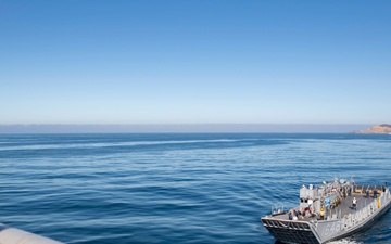 Boxer conducts LCU Operations