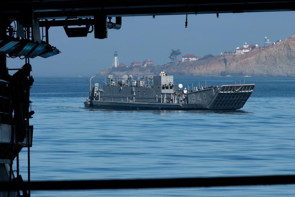 Boxer conducts LCU Operations