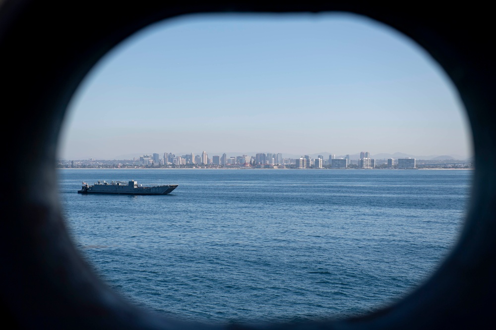 Boxer conducts LCU Operations