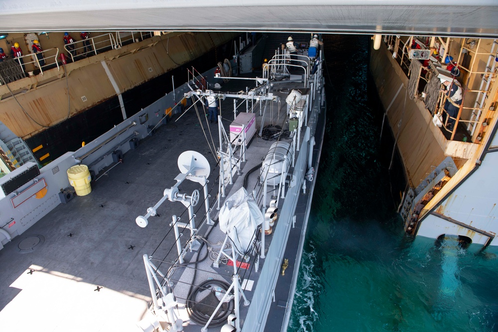 Boxer conducts LCU Operations