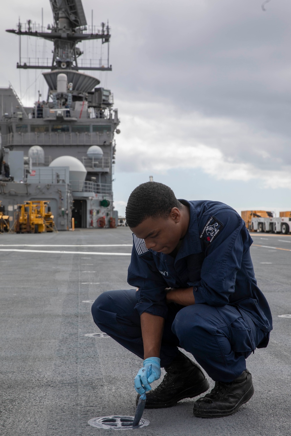 Makin Island Sailors Maintain Preservation