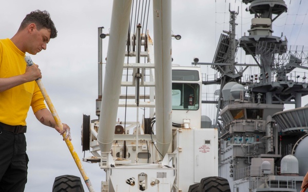 Makin Island Sailors Maintain Preservation