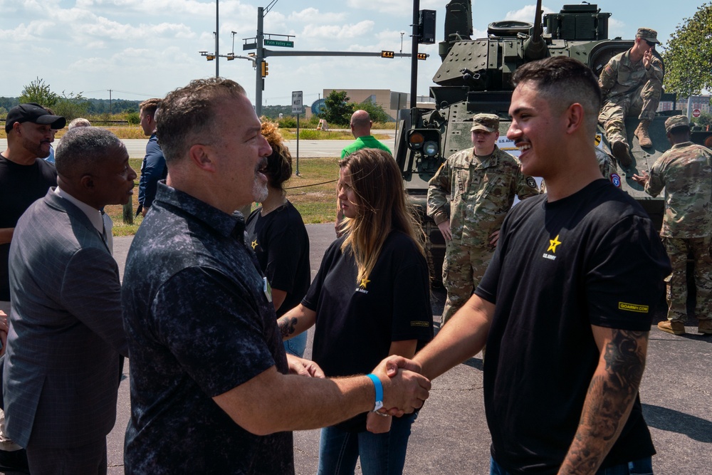 III Armored Corps and 1st Cavalry Division Troopers join ‘Meet Your Army’ event