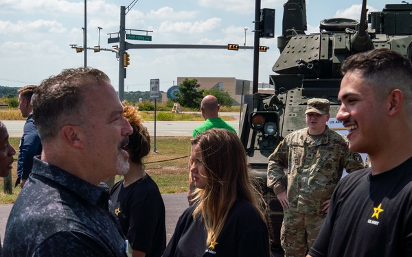 III Armored Corps and 1st Cavalry Division Troopers join ‘Meet Your Army’ event