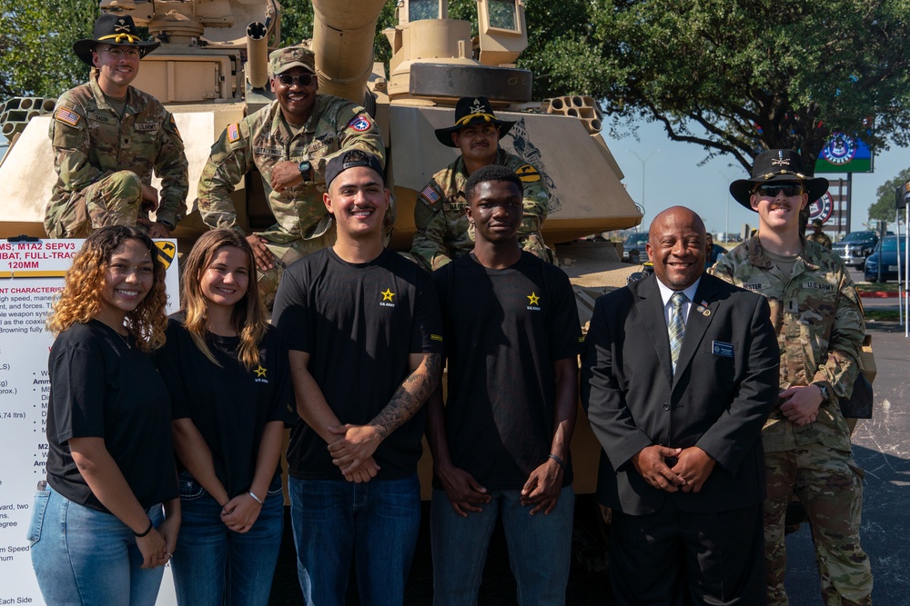 III Armored Corps and 1st Cavalry Division Troopers join ‘Meet Your Army’ event