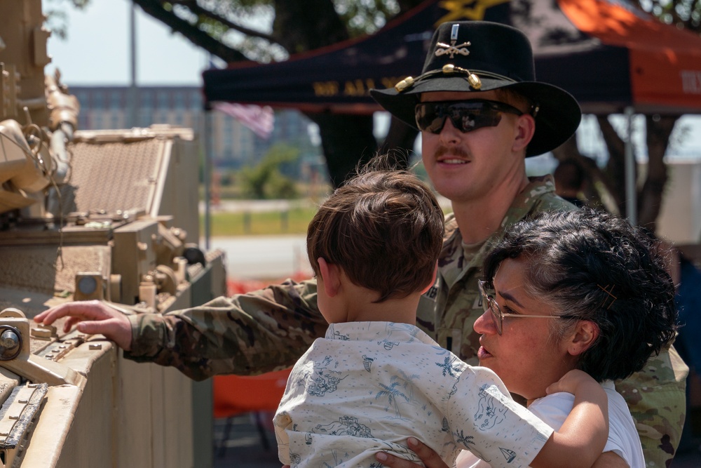 III Armored Corps and 1st Cavalry Division Troopers join ‘Meet Your Army’ event