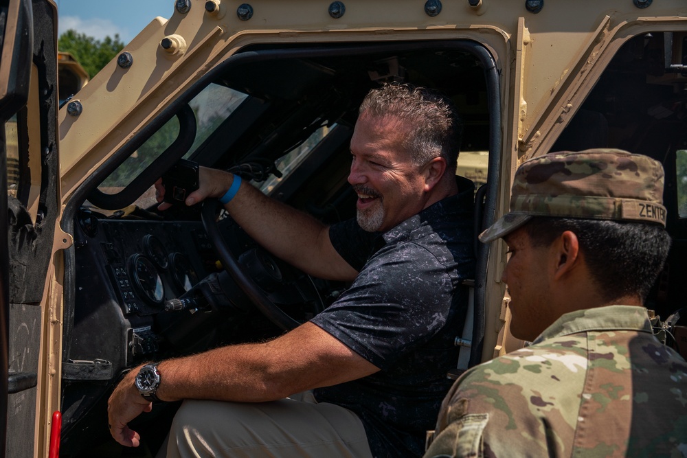 III Armored Corps and 1st Cavalry Division Troopers join ‘Meet Your Army’ event