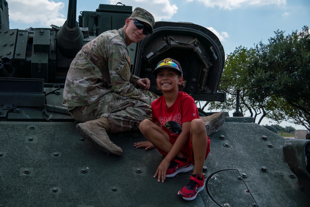 III Armored Corps and 1st Cavalry Division Troopers join ‘Meet Your Army’ event