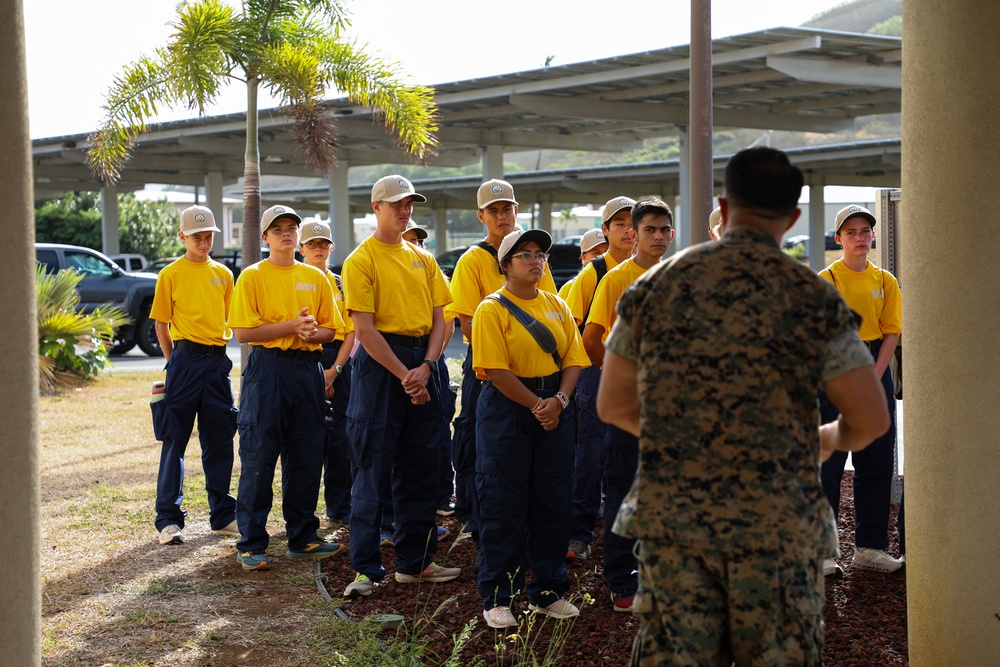 Kalaheo High School NJROTC tours MAG-24 Static Display