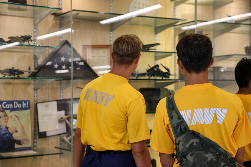 Kalaheo High School NJROTC tours MAG-24 Static Display