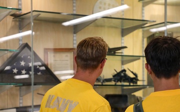 Kalaheo High School NJROTC tours MAG-24 Static Display