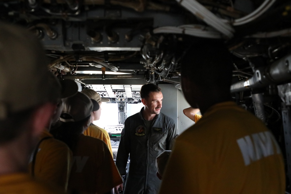 Kalaheo High School NJROTC tours MAG-24 Static Display
