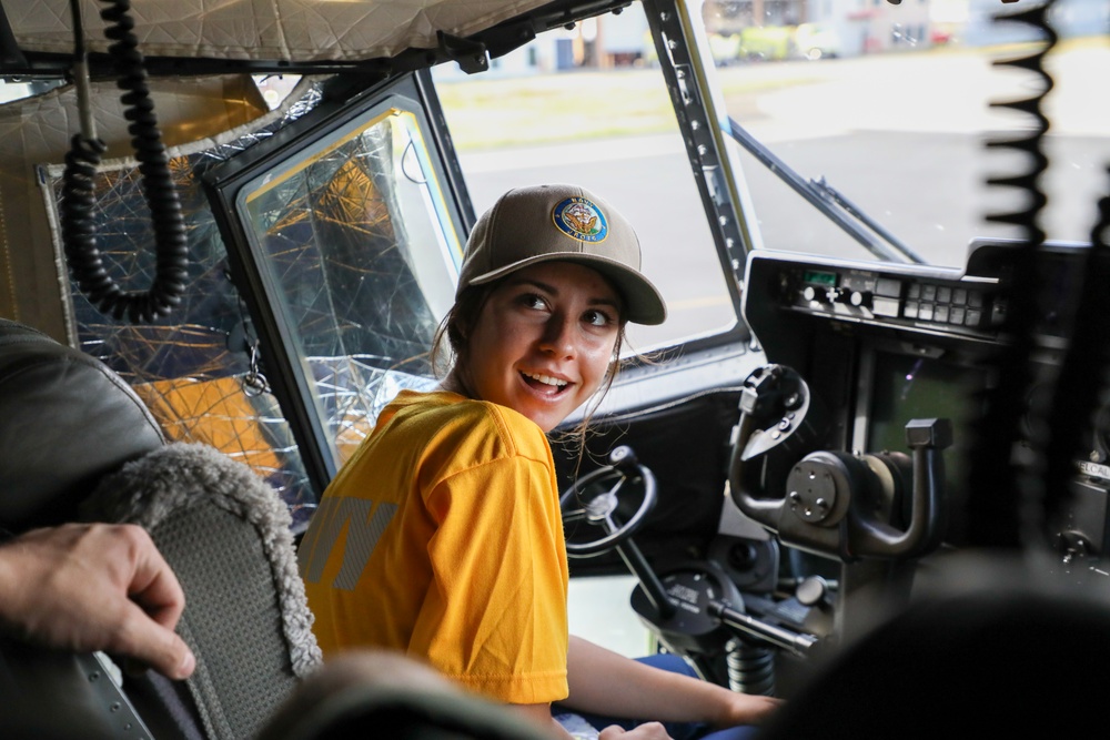 Kalaheo High School NJROTC tours MAG-24 Static Display