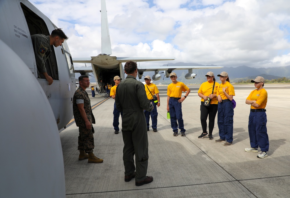 Kalaheo High School NJROTC tours MAG-24 Static Display