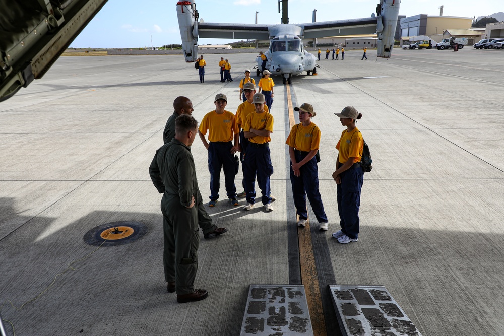 Kalaheo High School NJROTC tours MAG-24 Static Display