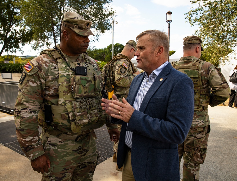 Mississippi State Rep. Bubba Carpenter talks with Lt. Col. Steven Jackson at the National Mall