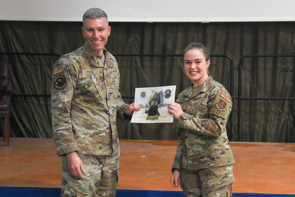 A1C Guthrie Receives Award