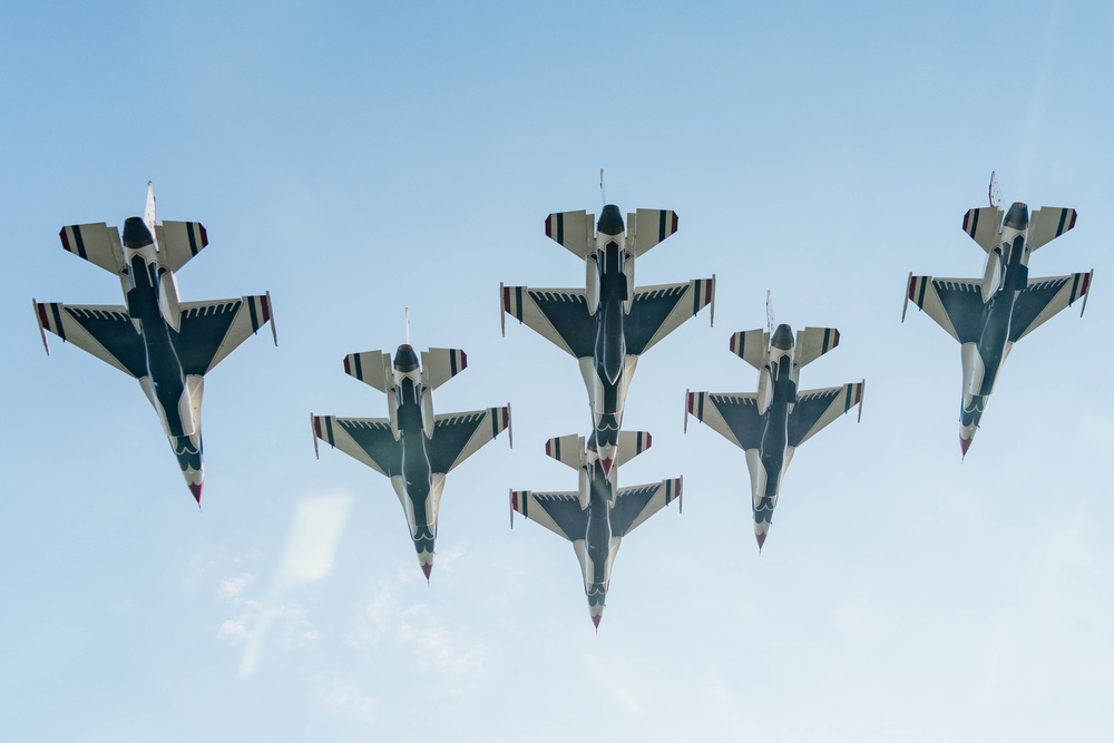 Thunderbirds Perform Photo Chase over Washington D.C.