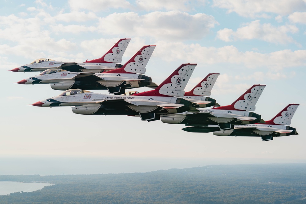 Thunderbirds Perform Photo Chase over Washington D.C.